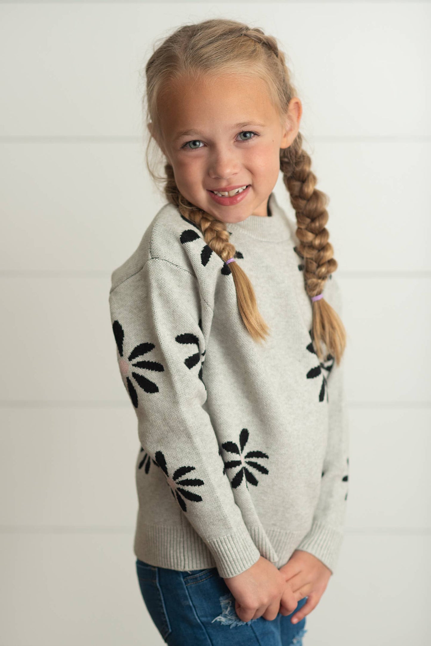 Flower Crew Neck Sweater | Light Gray