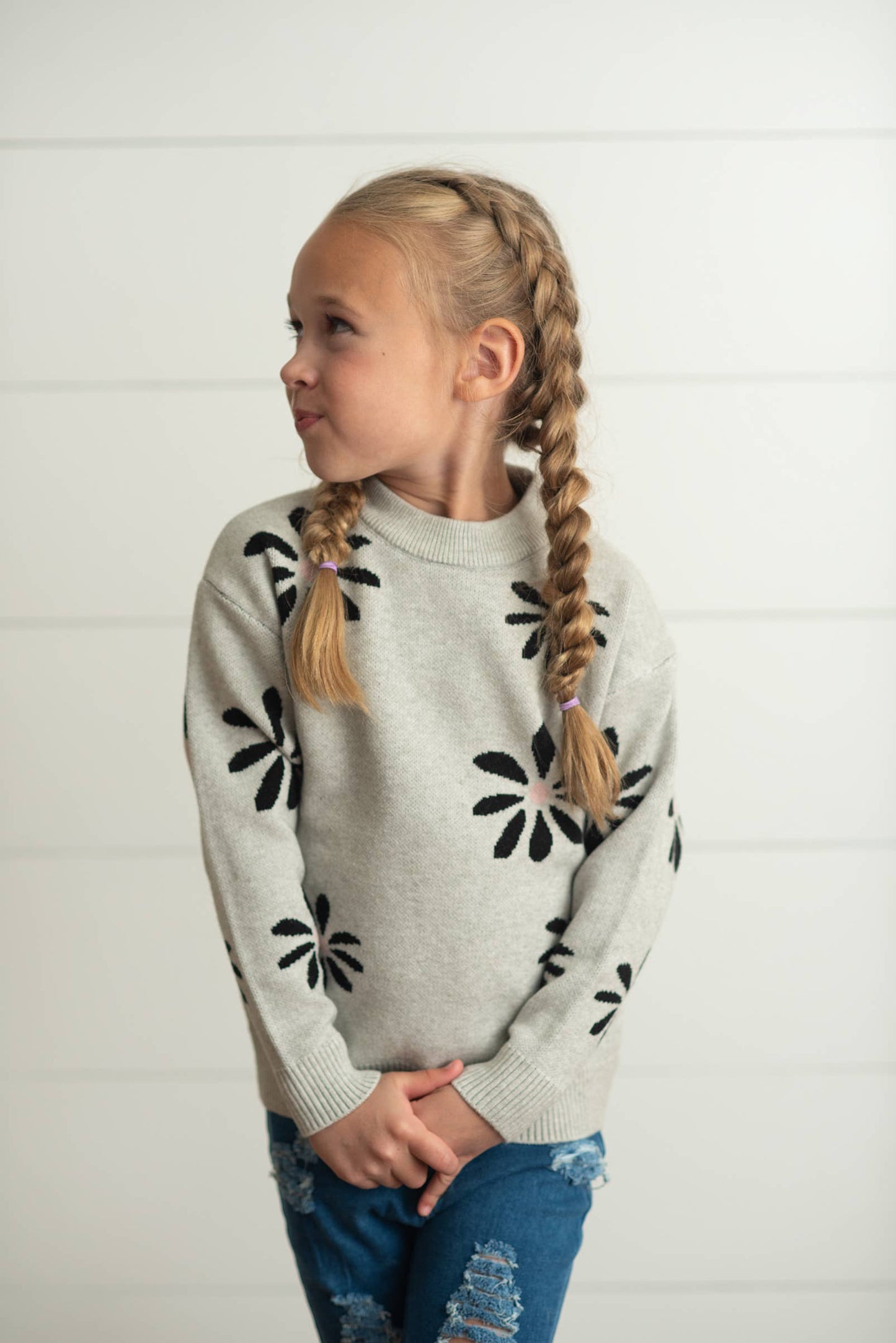 Flower Crew Neck Sweater | Light Gray